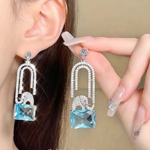 - - 18K GP Blue zircon elephant 🐘 dangle earrings